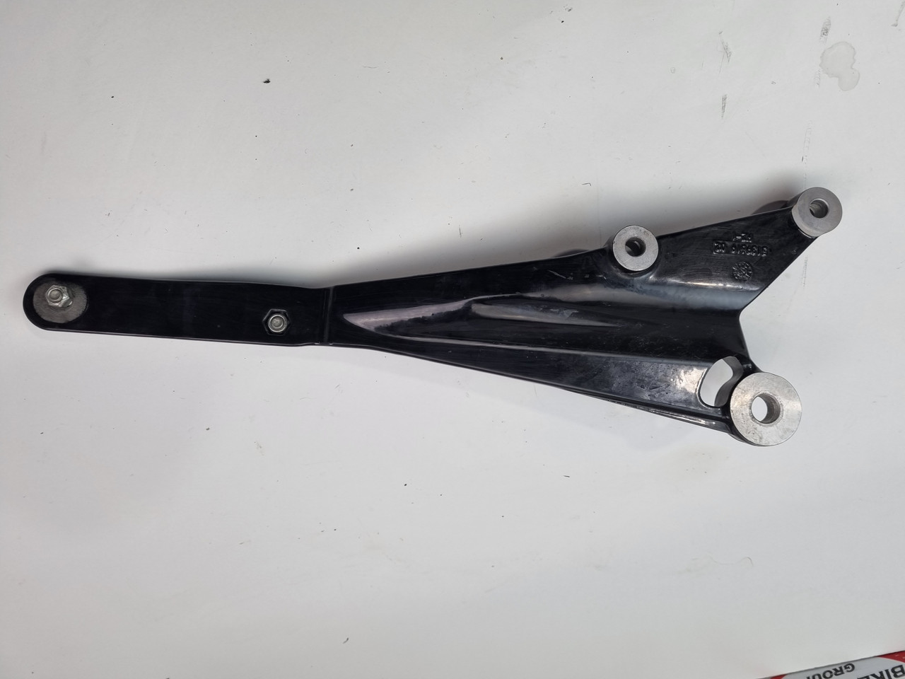 すずき Exhaust muffler mount bracket Indian Scout Sixty 5139619-658