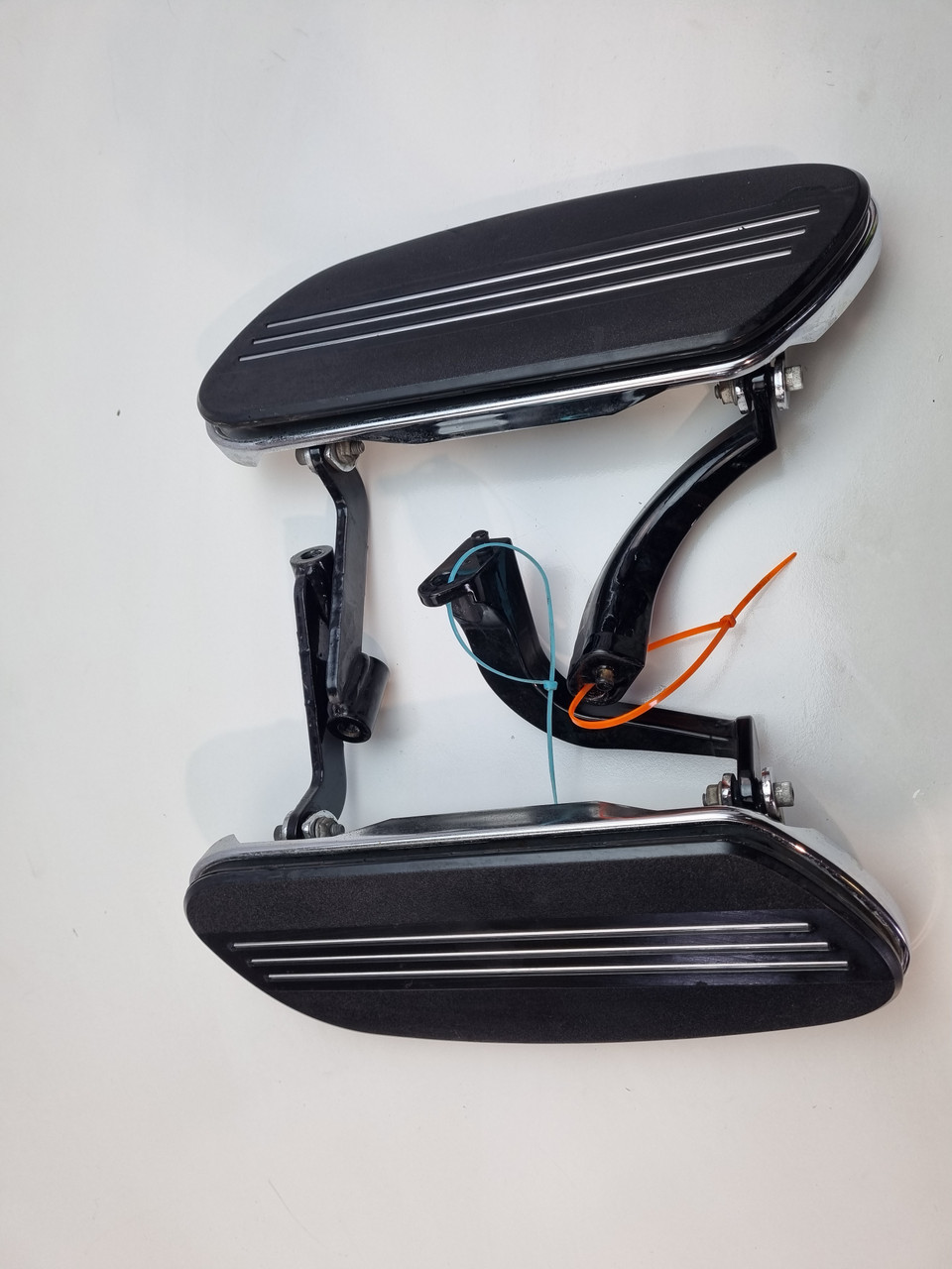 Footboard pair LH RH Harley Davidson Tourer 50621-06A - Bike
