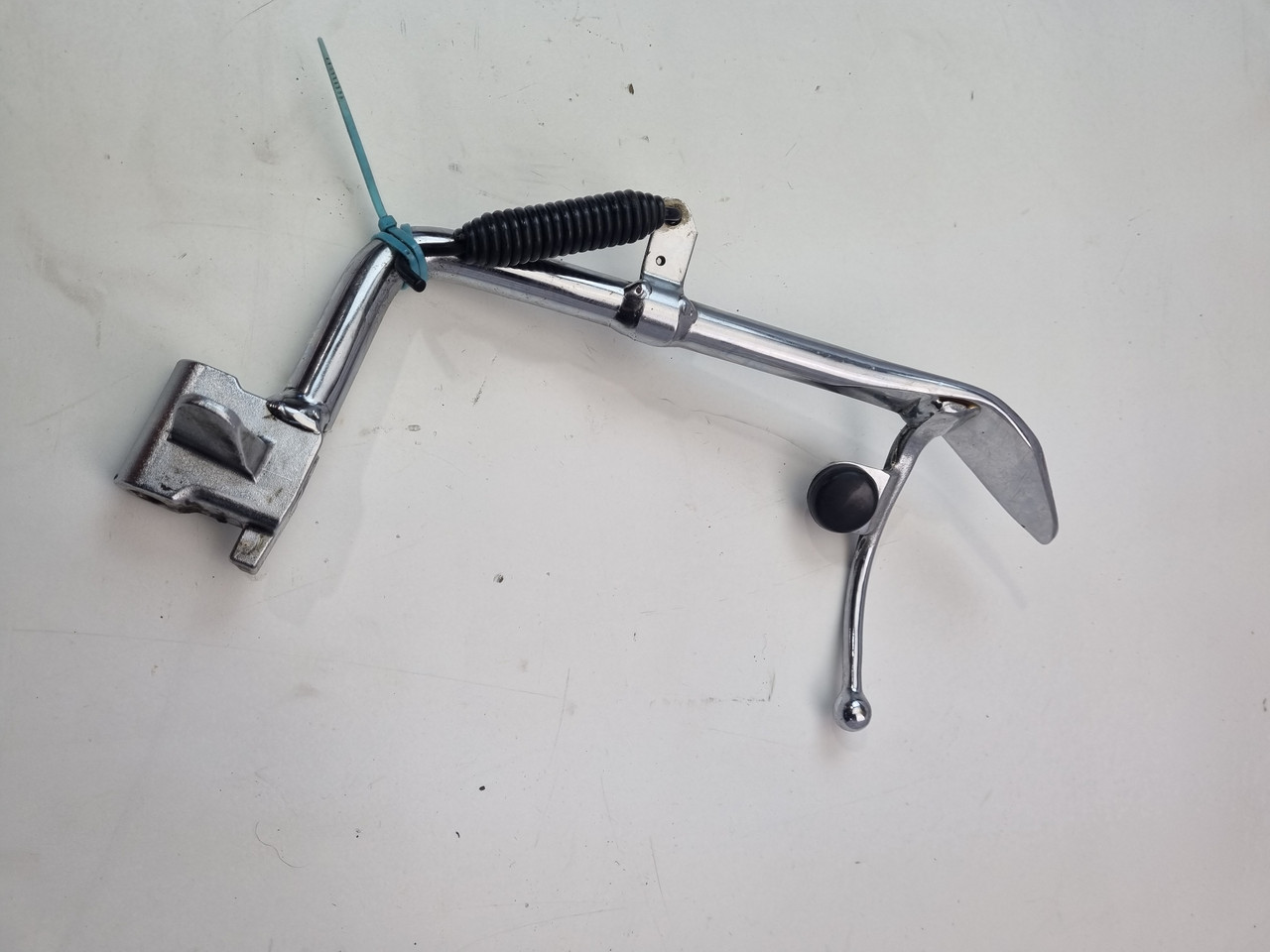 A  Jiffy stand Harley Davidson Softail Fat Boy Standard 07-17 50087