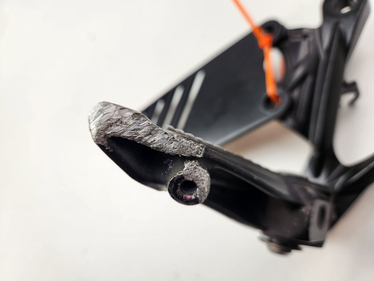 RH Foot peg mount plate Kawasaki Ninja ZX6R ZX600 09-12 35063-0590