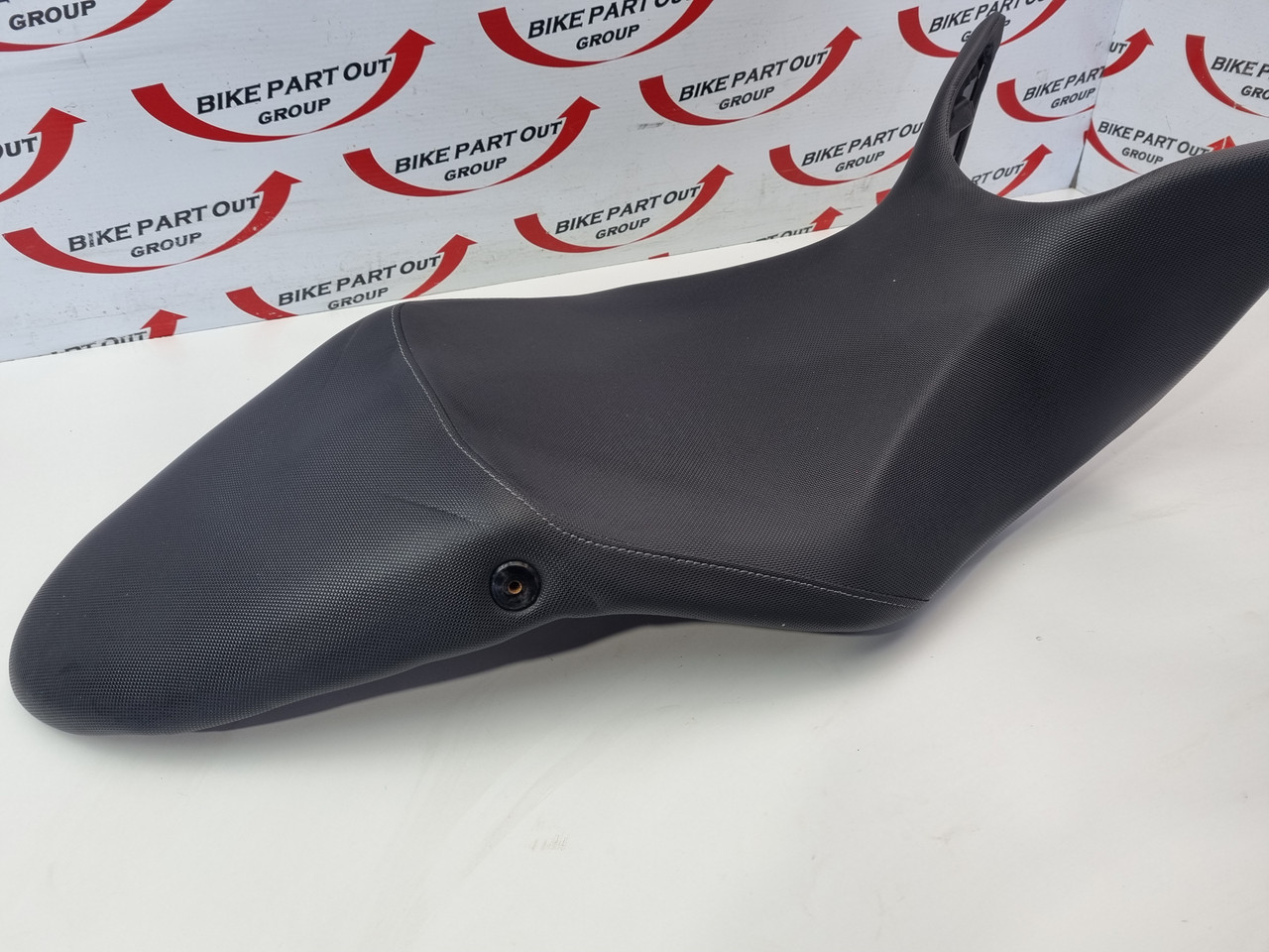 Seat Triumph Speed triple 1050 R 11-15 T2304444 - Bike Part Out