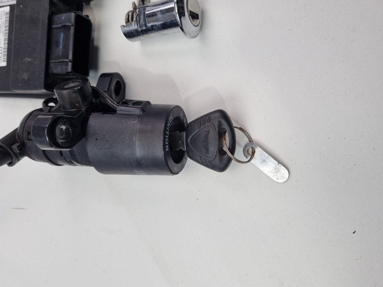 専用５ Nissan / Infiniti Nissan OEM Front Spindle Knuckle LH