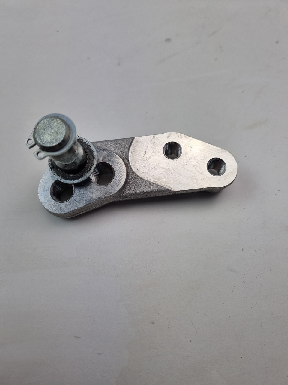 Gear shift lever bracket mount Suzuki GSXR600 GSXR750 11-21 25681
