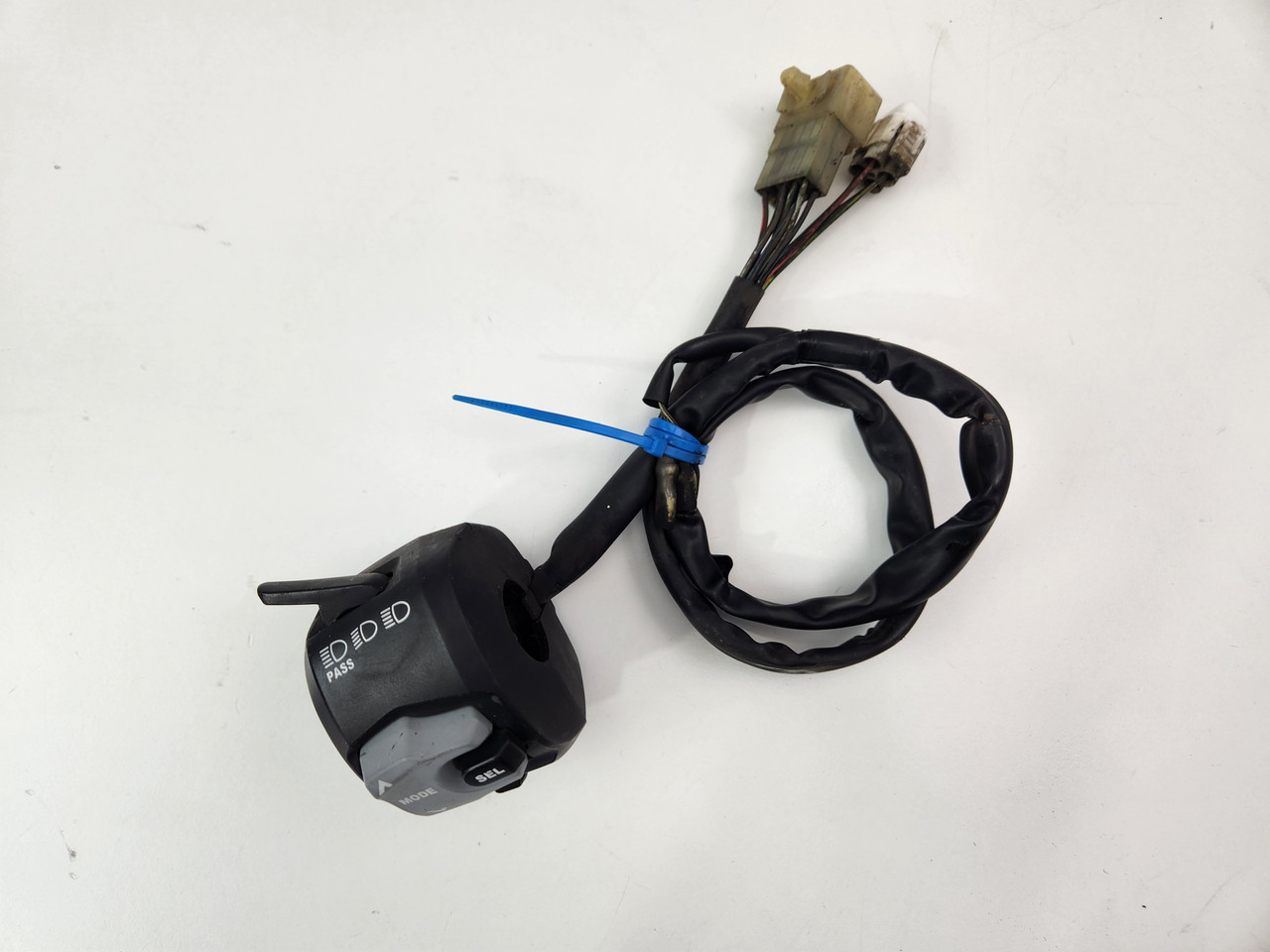 LH Switch Lights Horn Suzuki DL1000 14-16 37400-31J03 - Bike Part Out