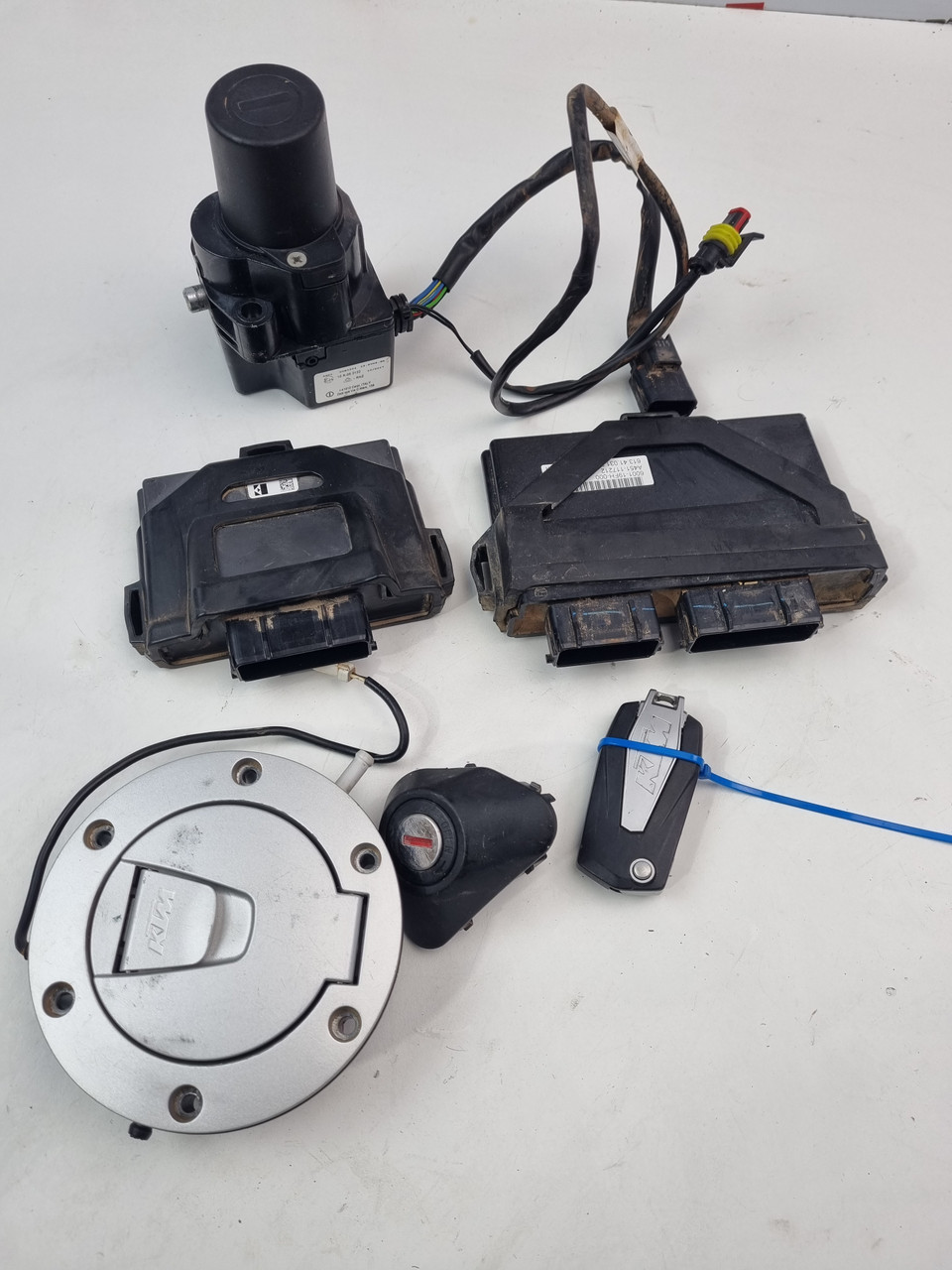 Keyless ride coded ECU CDI Ignition switch key fuel cap KTM