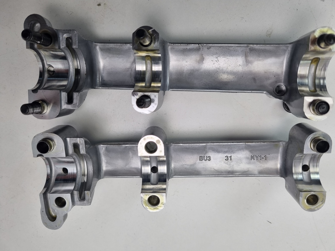 専用2 Cylinder head cams valves Yamaha XTZ690 Tenere 700 B4T-E1102-00