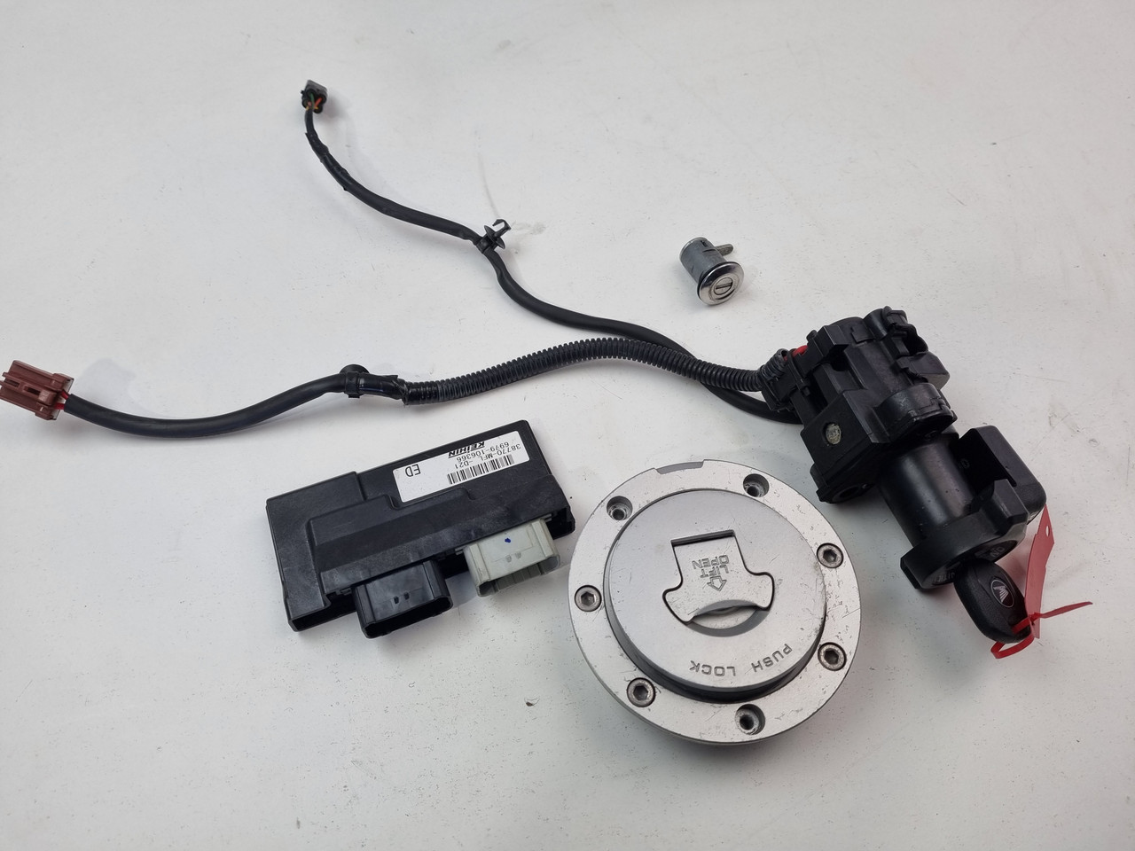 CBR1000RR[20ステム ECU カギセット 鍵 ※鍵は共通です]｝C パーツ