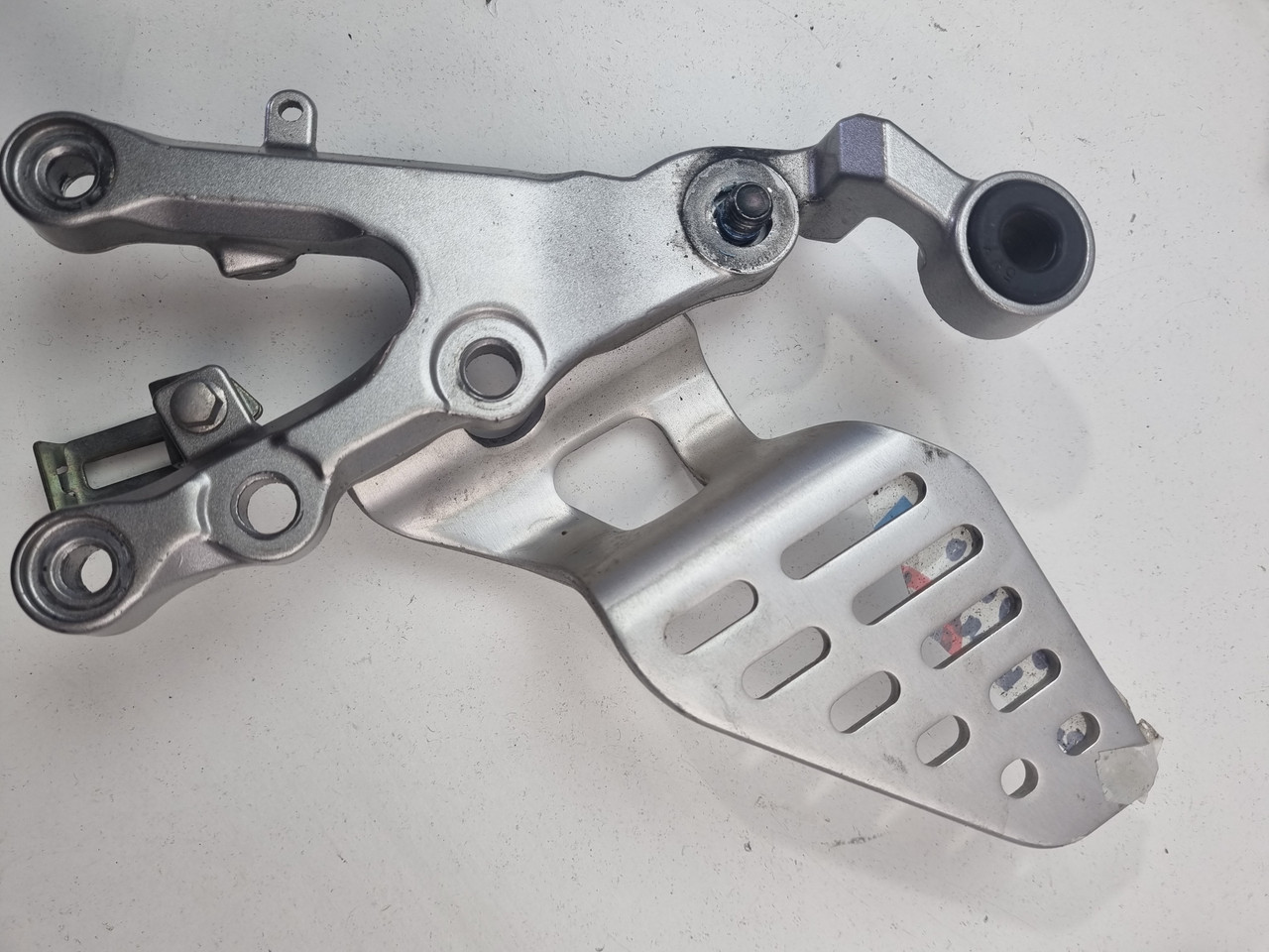 RH Foot peg mount bracket Yamaha YZFR6 R6 YZF 06 - 11 OEM 2C0