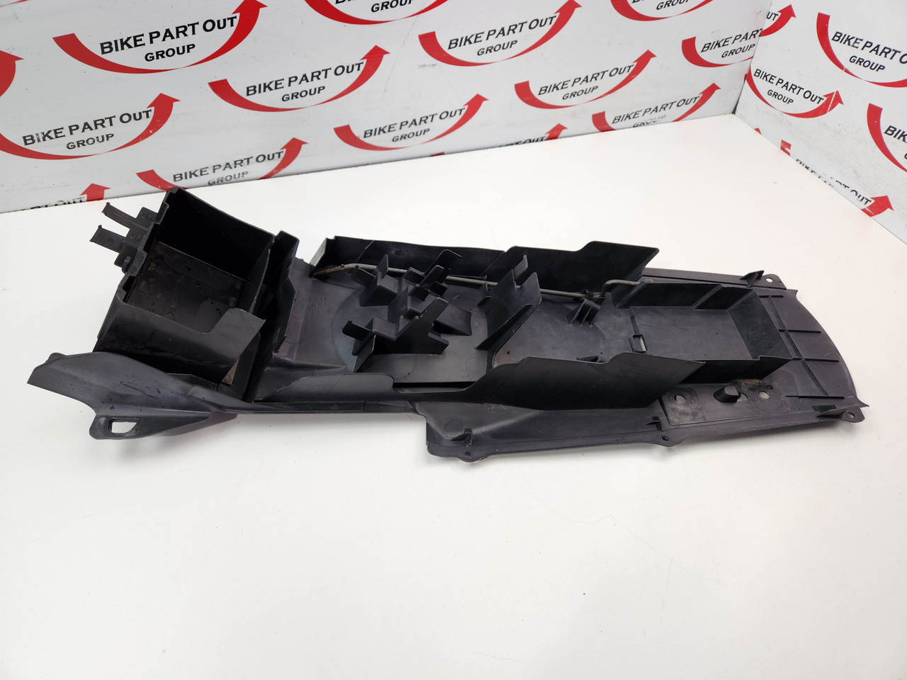 「st」 Under Seat Tray Fender Suzuki GSXR600 04-05 63111-29G10-291