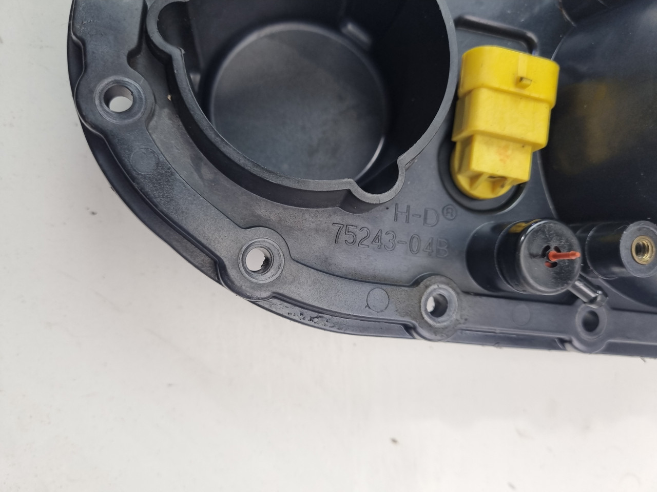 Top Plate Centre fill Harley Davidson Dyna 04-10 75243-04B - Bike