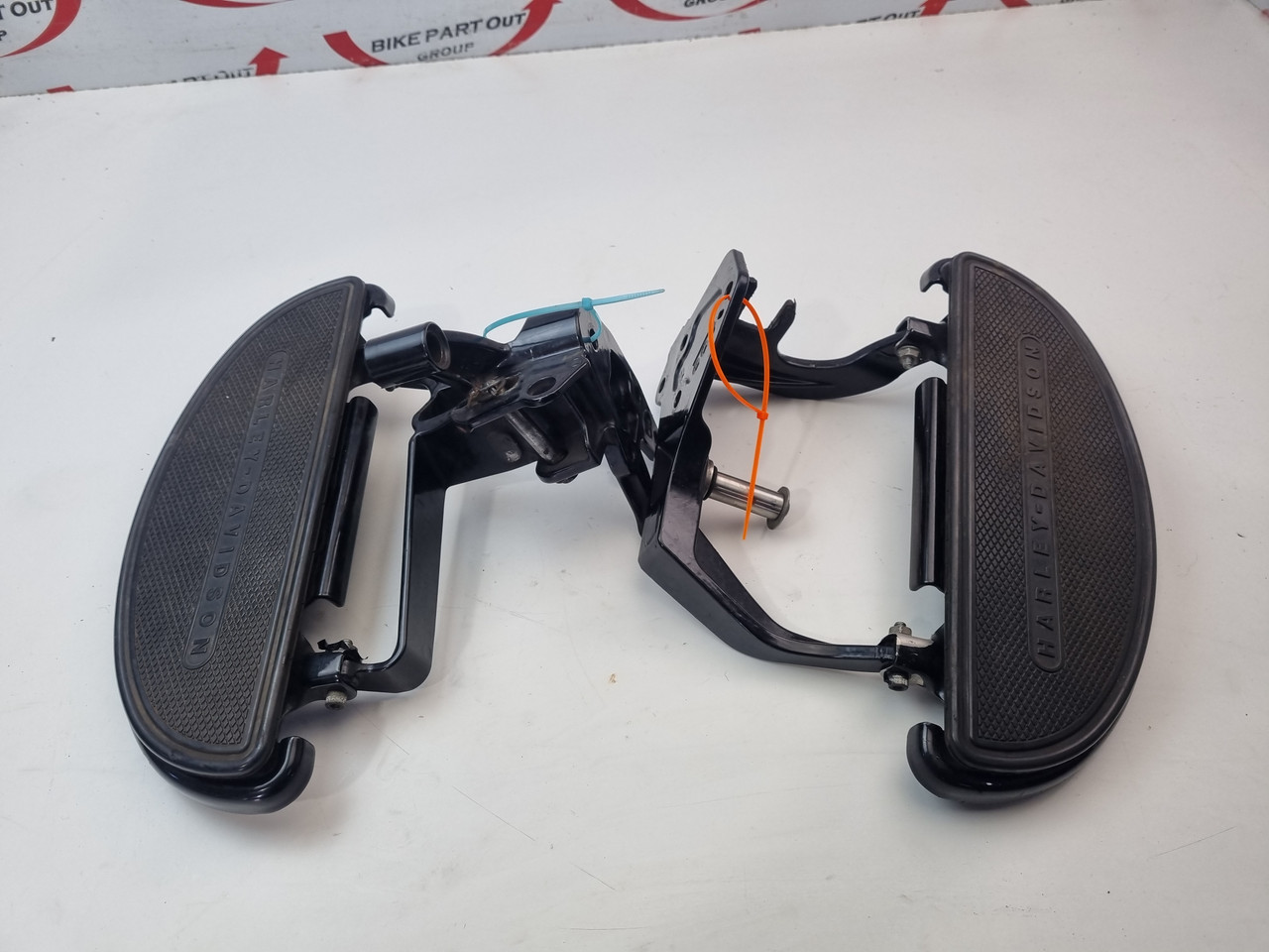 LH RH Footboards plates mounts Harley Davidson Softail 11-17 33630