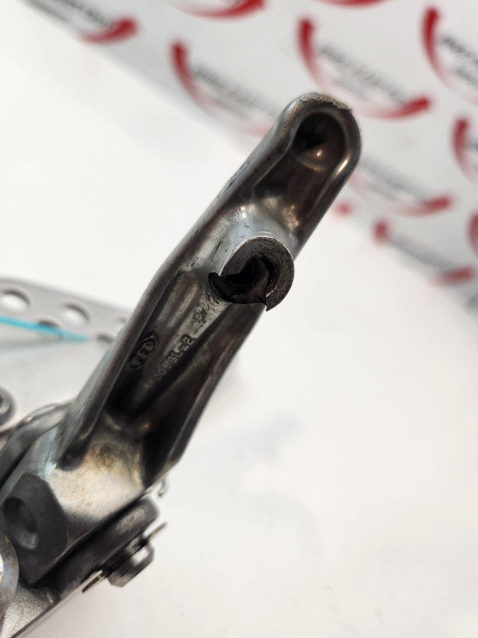 LH Foot Peg Mount Bracket Stay Kawasaki Ninja ZX10R 04-05 35063