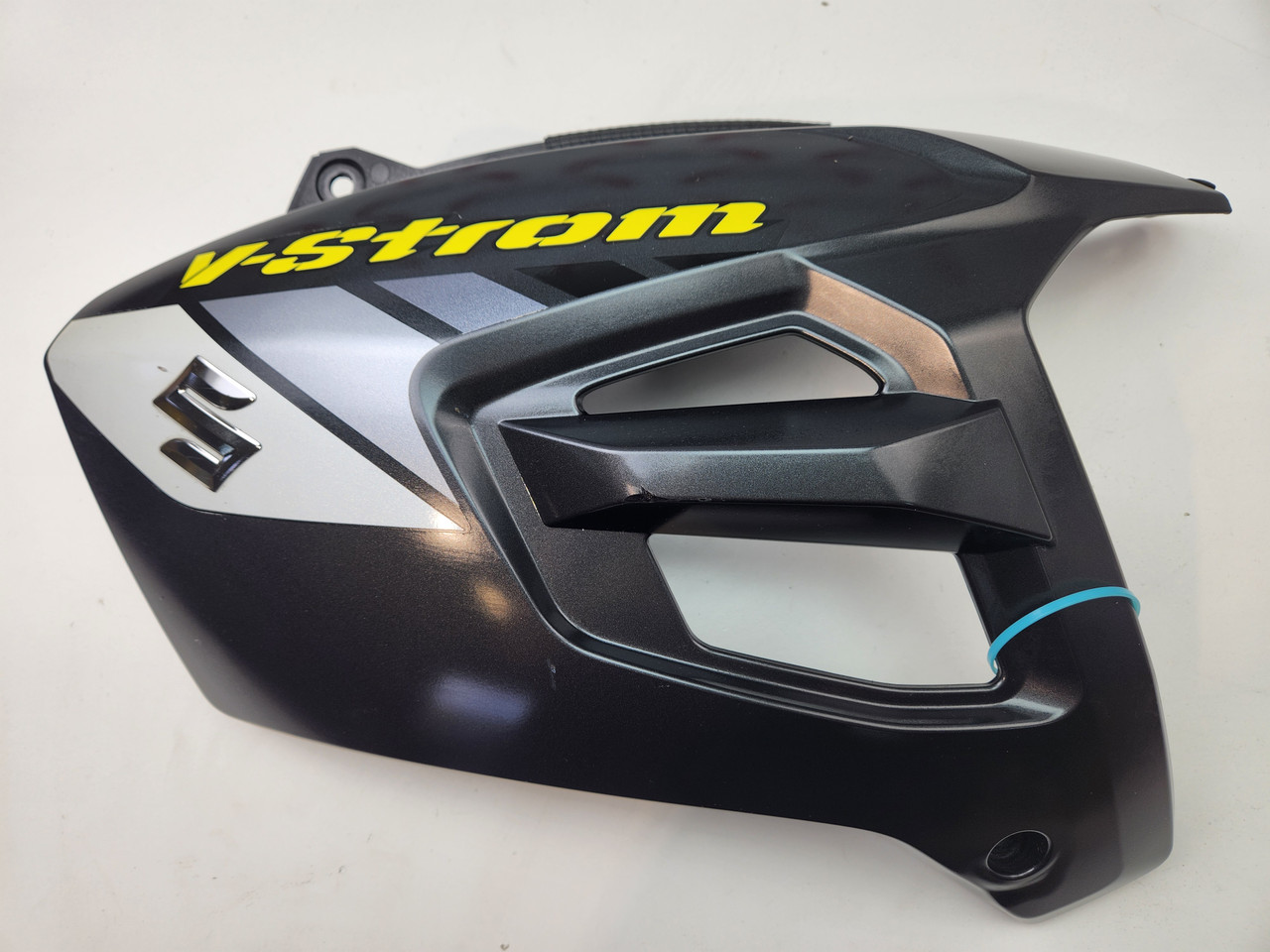 srar LH Fuel Tank Cover Suzuki V Strom DL1000 17-18 44180-31J10-YKV