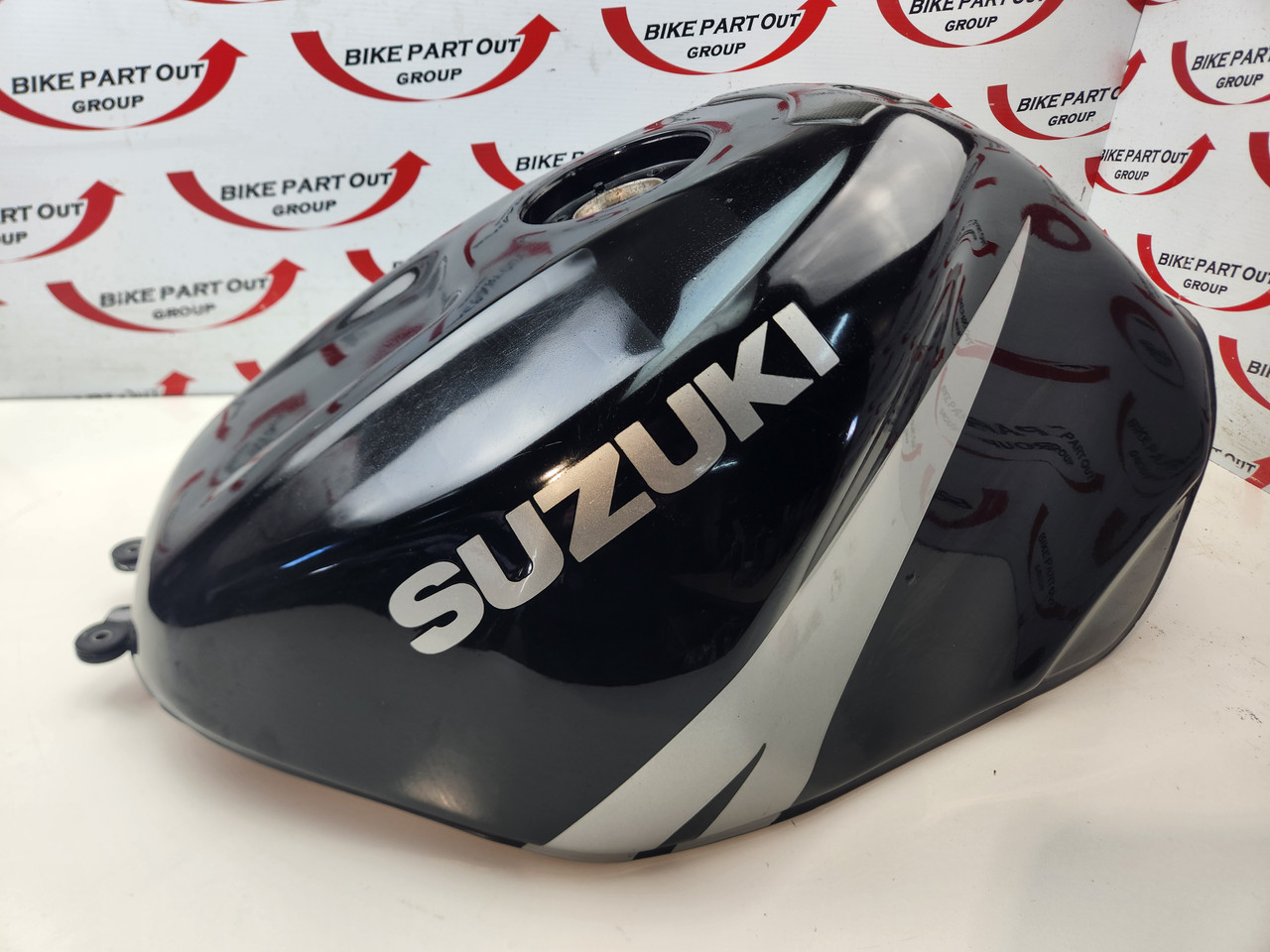 Fuel Tank Suzuki GSXR600 01-03 44100-39FC0-019 - Bike Part Out