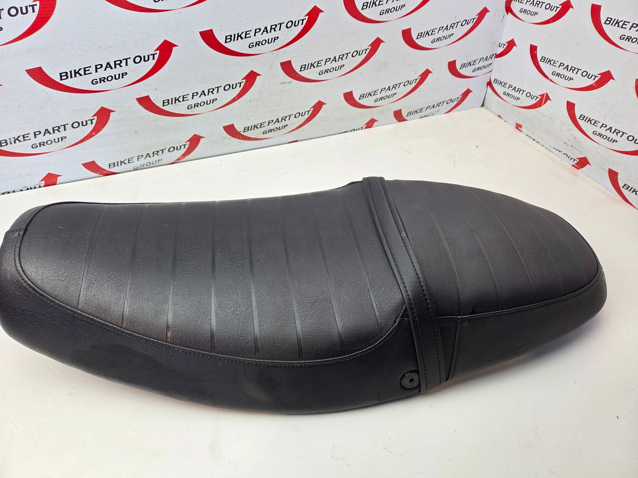Seat Triumph Thruxton 900 EFI T2304567 T2300854 - Bike Part Out
