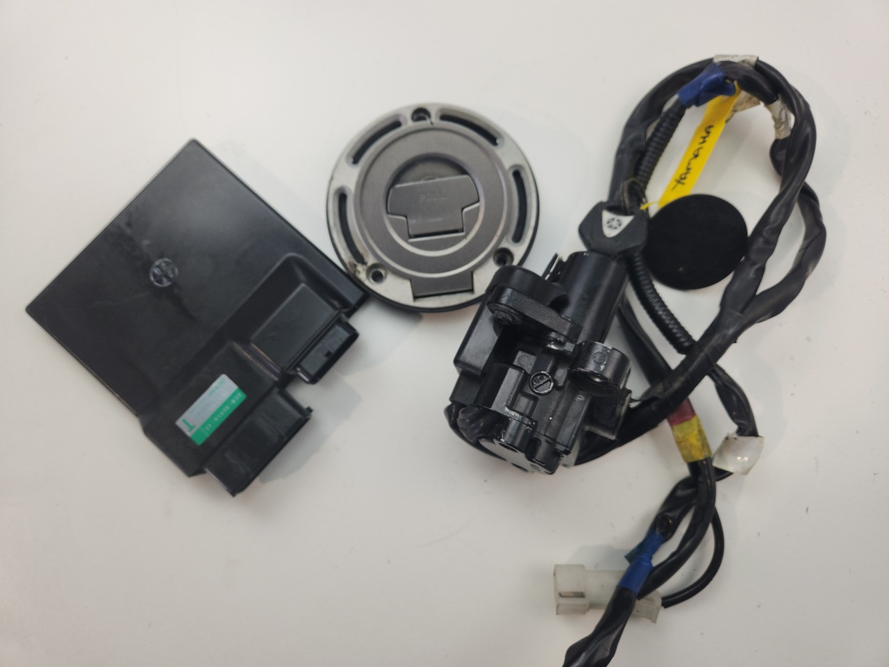 yzf r1 ecu イモビライザー　キーセット CDI ECU Ignition Lock Key Set Yamaha YZF-R1 R1 16 2CR-W8250-40