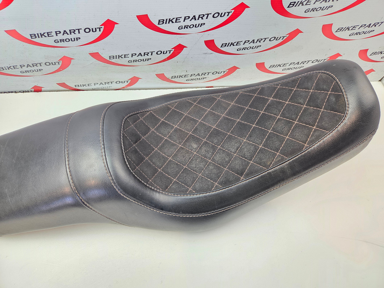 Seat Harley Davidson Dyna 06-17 Street bob 52000071 - Bike Part Out