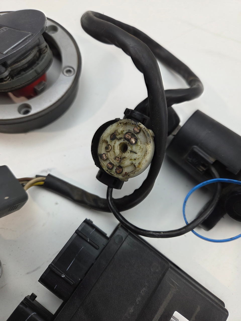 Coded ignition switch (damage ) lock key CDI immobiliser Triumph