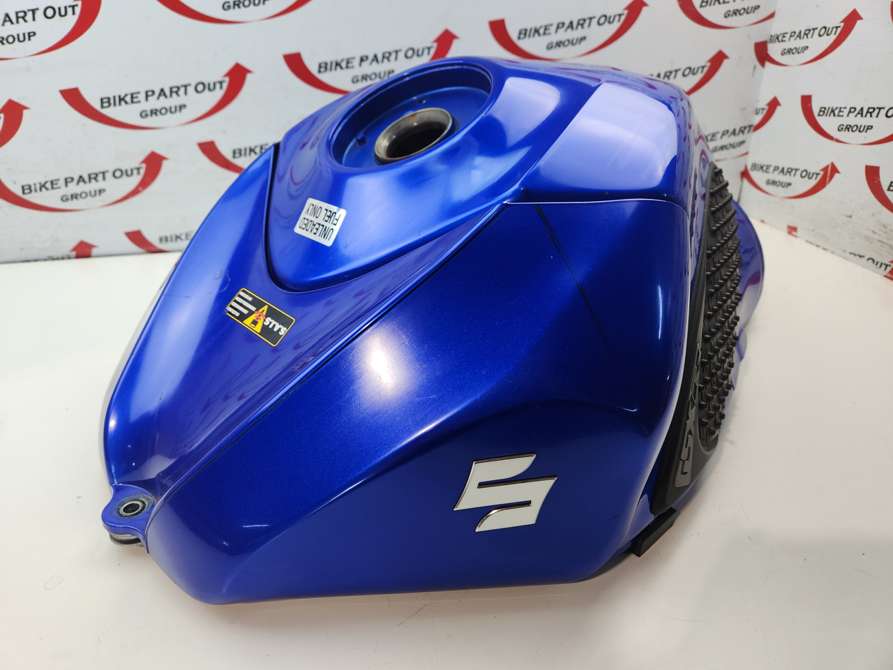 Fuel Tank Suzuki GSXR600 GSXR750 06-07 44100-01H00-YKY - Bike Part Out