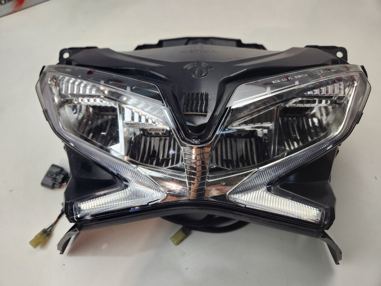 Headlight Honda VFR800 VFR 800 14-17 33102-MJM-D12 - Bike Part Out