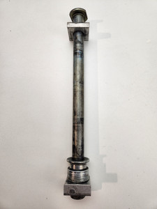 Rear  axle Suzuki Bandit GSF1200 S 96-05 64711-32F00