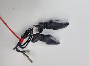 TRIUMPH トライアンフ LEDウインカー 純正オプション A2701151 Front LED Indicators | Triumph Motorcycles