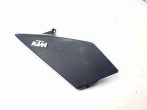 LH Fuel tank cover KTM 890 790 Duke 18-21 890 Duke R 20-23 64108070044