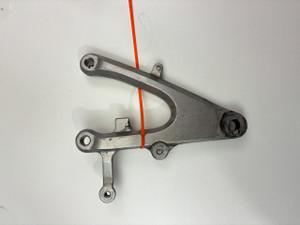 RH foot peg bracket mount Yamaha YZF-R1 R1 04-06 5VY-27443-02