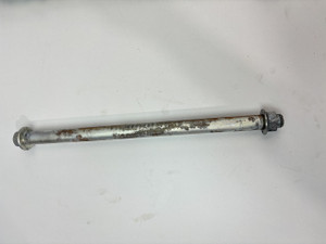 Swingarm bolt Kawasaki Vulcan VN900 Classic Custom 06-22 33032-0018