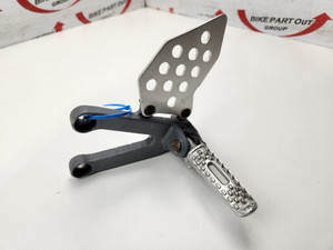 OEM LH Foot peg and mount  Honda CBR600RR CBR600 RR 05-06 50700-MEE-D00