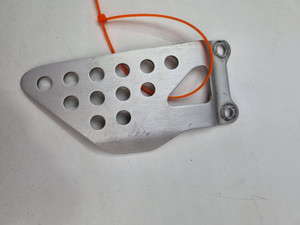 RH Heel guard Suzuki GSXR1000 03-04 43571-18G00 RH Heel guard Suzuki GSXR1000 03-04 43571-18G00