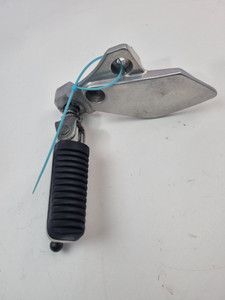 LH Foot peg and mount  Yamaha XJR1300 02-16 4KG-27442-02