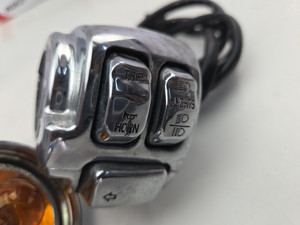 LH Switch Lights horn 4 pin Chrome Harley Davidson Softail 11-15 Dyna fat bob 12-17 72945-12A