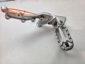 RH Foot peg mount plate Triumph Tiger 900 Rally Pro T2082507