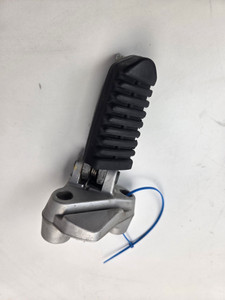 LH Foot peg and mount plate Moto Guzzi V7 850 750 17-25 V9 16-24 2B002219