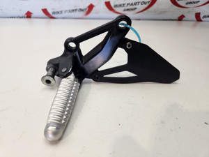 LH foot peg mount footrest bracket OEM Ducati Streetfighter S 09-11 848 12-15 1098 12-13  82411541A 46410551A 46013311A