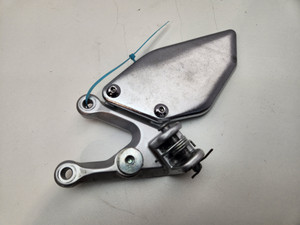 LH Foot Peg Bracket Yamaha YZF-R3 YZF R3 15-18 1WD-F7442-01