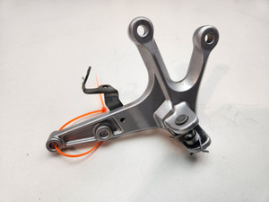 RH Foot Peg Bracket Yamaha YZF-R3 YZF R3 15-18 1WD-F7443-00