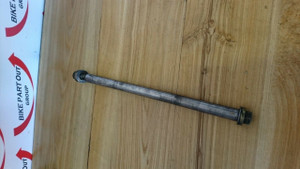 Rear axle Triumph Tiger 955i 955