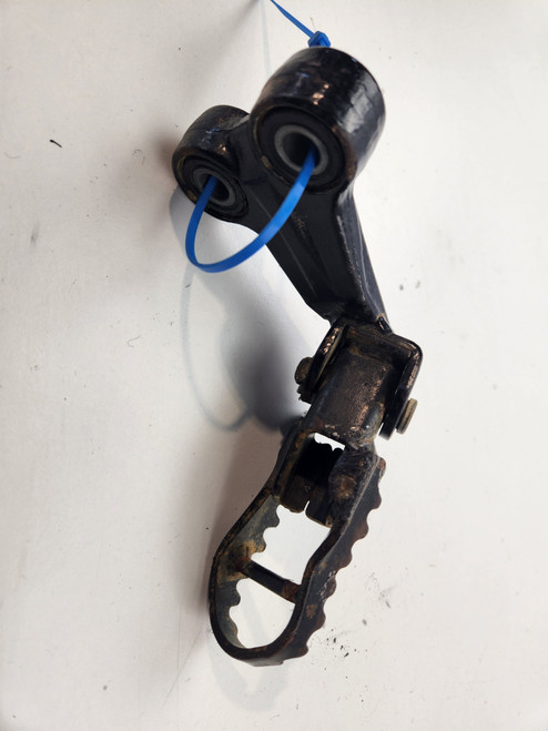 LH Foot Peg Footrest and Mount Suzuki DR650 DR650SE 96-17 OEM 43520-32E00