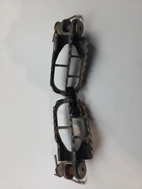 OEM Foot Pegs Suzuki DRZ400 DRZ 400 E 43561-36E00-019