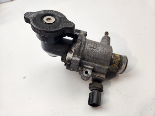Radiator fill tube Thermostat Yamaha FZ1 FZ FZS1000 Fazer 01-05 5LV-12417-00