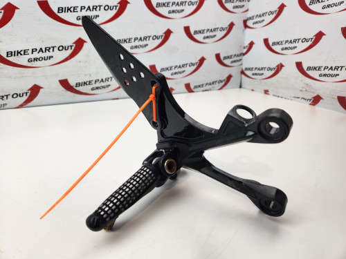 RH foot rest peg and mount Kawasaki Ninja ZX6R ZX600 07-08 35063-0419-W9
