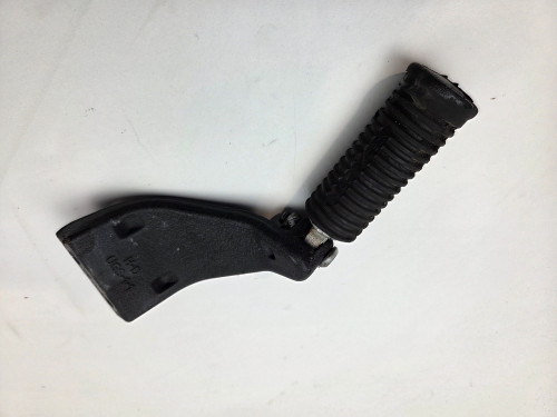 LH Foot peg and mount mid Harley Davidson Dyna Street Bob 07-17 50667-07 LH Foot peg and mount mid Harley Davidson Dyna Street Bob 07-17 50667-07