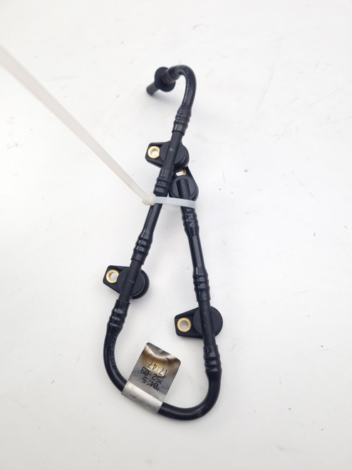 Upper airbox fuel rail hose pipe Aprilia RSV4 1000 Tuono 1100 09-18 858807 Upper airbox fuel rail hose pipe Aprilia RSV4 1000 Tuono 1100 09-18 858807