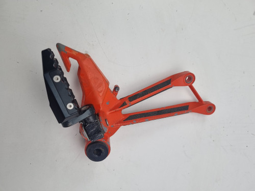 RH Pillion peg and mount Kawasaki Z1000 ZR1000 10-18 Ninja 1000 ZX 11-13 35063-0660-18R