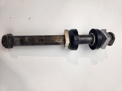 Rear axle Yamaha YZ250F YZF250 YZ450F YZF450 09-22 17D-25381-00 Rear axle Yamaha YZ250F YZF250 YZ450F YZF450 09-22 17D-25381-00