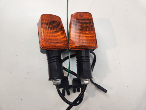Front blinker pair Suzuki DR650 DR650 SE 96-19 DRZ 250 35601-29E30 Front blinker pair Suzuki DR650 DR650 SE 96-19 DRZ 250 35601-29E30