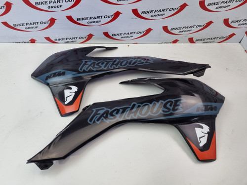 Radiator shrouds plastics KTM450 KTM500 KTM250 KTM300 EXC 12-16 7770805400004D Radiator shrouds plastics KTM450 KTM500 KTM250 KTM300 EXC 12-16 7770805400004D