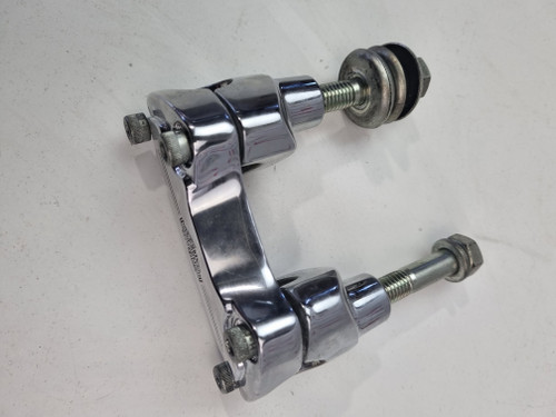 Handlebar clamps risers 1 dia 1 1/2in rise Harley Davidson Dyna